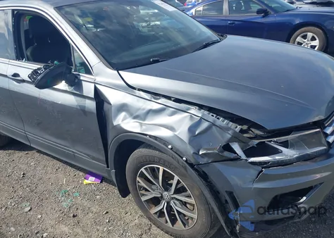 2019 Volkswagen Tiguan 2.0T Se/2.0T Sel/2.0T Sel R-Line/2.0T Sel R-Line Black z USA, uszkodzony, nr VIN 3VV2B7AX3KM035401